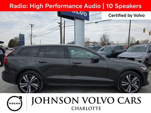 Certified 2025 Volvo V60 B5 Cross Country Plus image 4