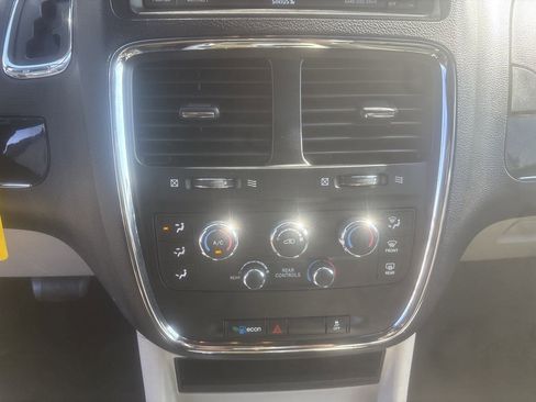 Used 2020 Dodge Grand Caravan SXT image 20