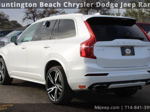 Used 2019 Volvo XC90 T8 R-Design w/ Advanced Package image 3