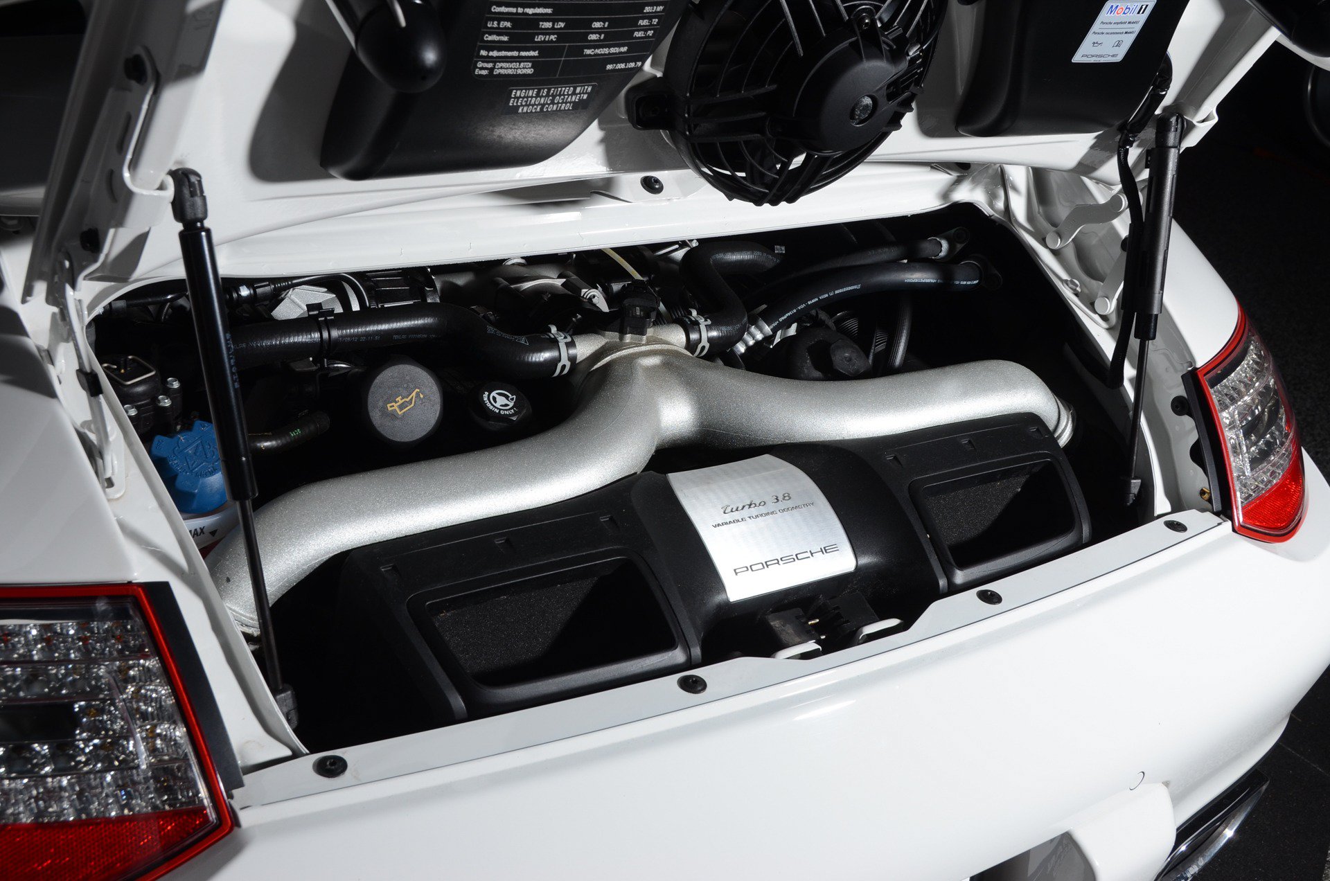 Used 2013 Porsche 911 Turbo AWD/4WD image 4