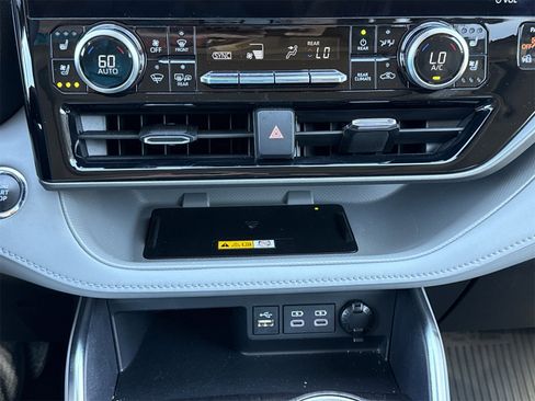 Used 2023 Toyota Highlander Limited image 29