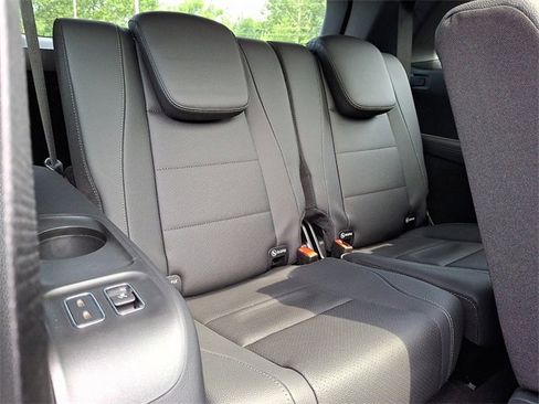 Used 2025 Mercedes-Benz GLS 450 4MATIC image 8