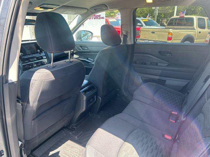 Used 2024 Nissan Pathfinder SV w/ Lighting Package (N92) FWD image 14