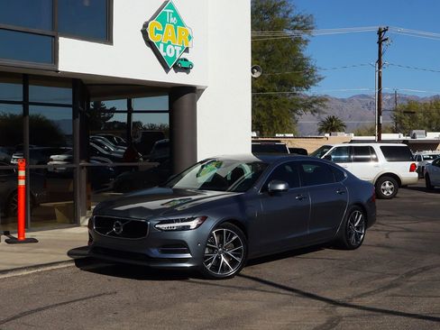 Used 2018 Volvo S90 T8 Momentum w/ Convenience Package image 2