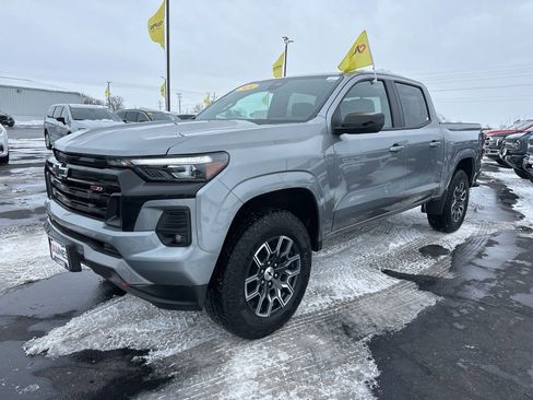 Used 2024 Chevrolet Colorado Z71 w/ Z71 Convenience Package 2 image 15