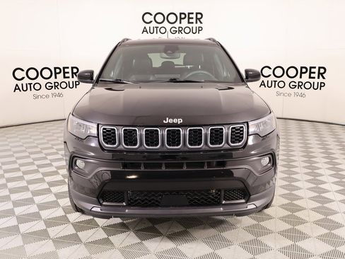 Used 2024 Jeep Compass Latitude image 9
