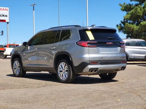 Used 2024 GMC Acadia Elevation w/ Luxury Package AWD/4WD image 3