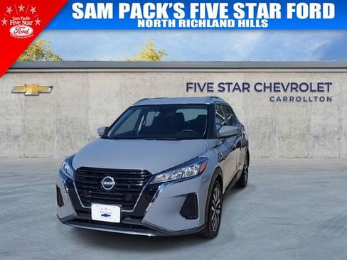 Used 2023 Nissan Kicks SV image 3