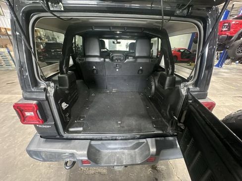 Used 2018 Jeep Wrangler Unlimited Sahara AWD/4WD image 25