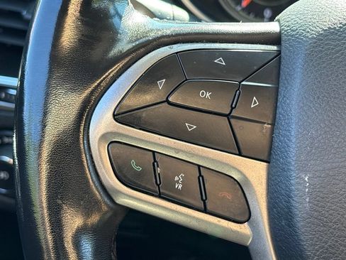 Used 2019 Jeep Cherokee Latitude Plus w/ Cold Weather Group AWD/4WD image 19
