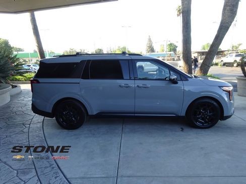 Used 2025 Kia Carnival SX Prestige image 9