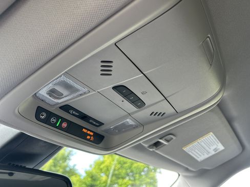 Used 2024 Chevrolet Blazer LT w/ Convenience Package FWD image 11
