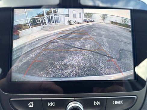 Used 2018 Chevrolet Equinox Premier FWD image 21