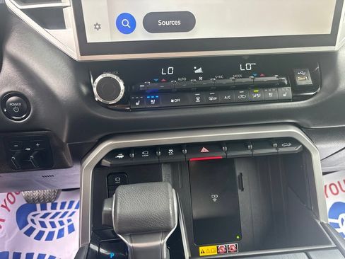 Used 2025 Toyota Tundra Platinum AWD/4WD image 31