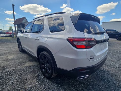 Certified 2025 Honda Pilot Sport image 8