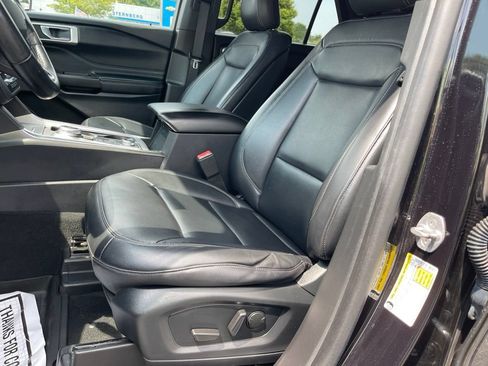 Used 2020 Ford Explorer XLT w/ Equipment Group 202A AWD/4WD image 6