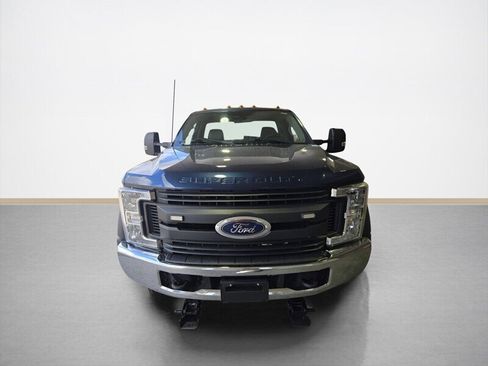 Used 2017 Ford F550 2WD Regular Cab Super Duty image 9