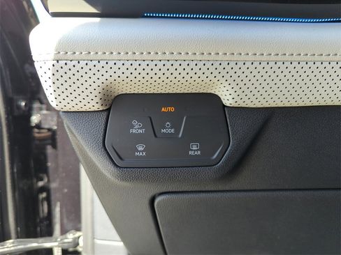 Used 2025 Volkswagen Atlas Cross Sport SEL Premium R-Line image 34