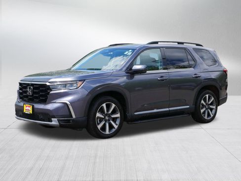 Used 2025 Honda Pilot Elite image 3