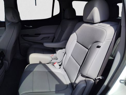 Used 2023 GMC Acadia SLT w/ Technology Package AWD/4WD image 17