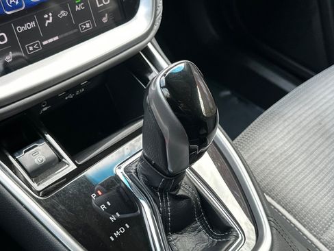 Used 2022 Subaru Outback Premium image 17