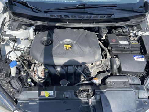 Used 2013 Hyundai Elantra GLS w/ Preferred Pkg FWD image 17