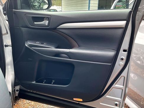 Used 2015 Toyota Highlander XLE image 22