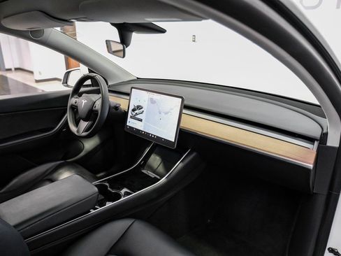 Used 2021 Tesla Model Y Long Range image 14