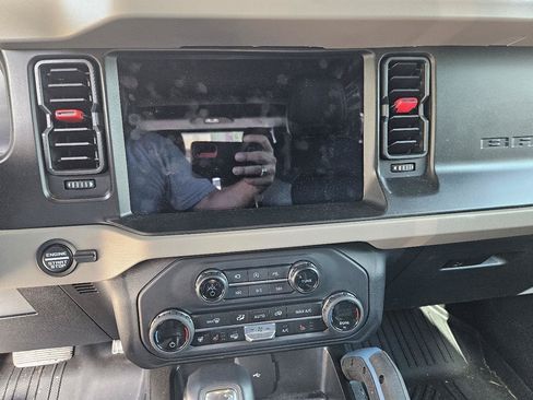 Used 2023 Ford Bronco Wildtrak AWD/4WD image 13