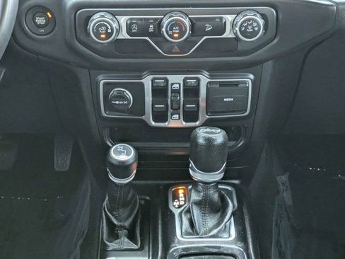 Certified 2018 Jeep Wrangler Unlimited Sport S AWD/4WD image 19