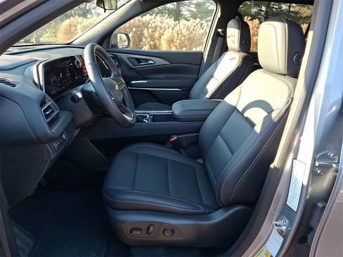 Certified 2025 Chevrolet Traverse LT image 15