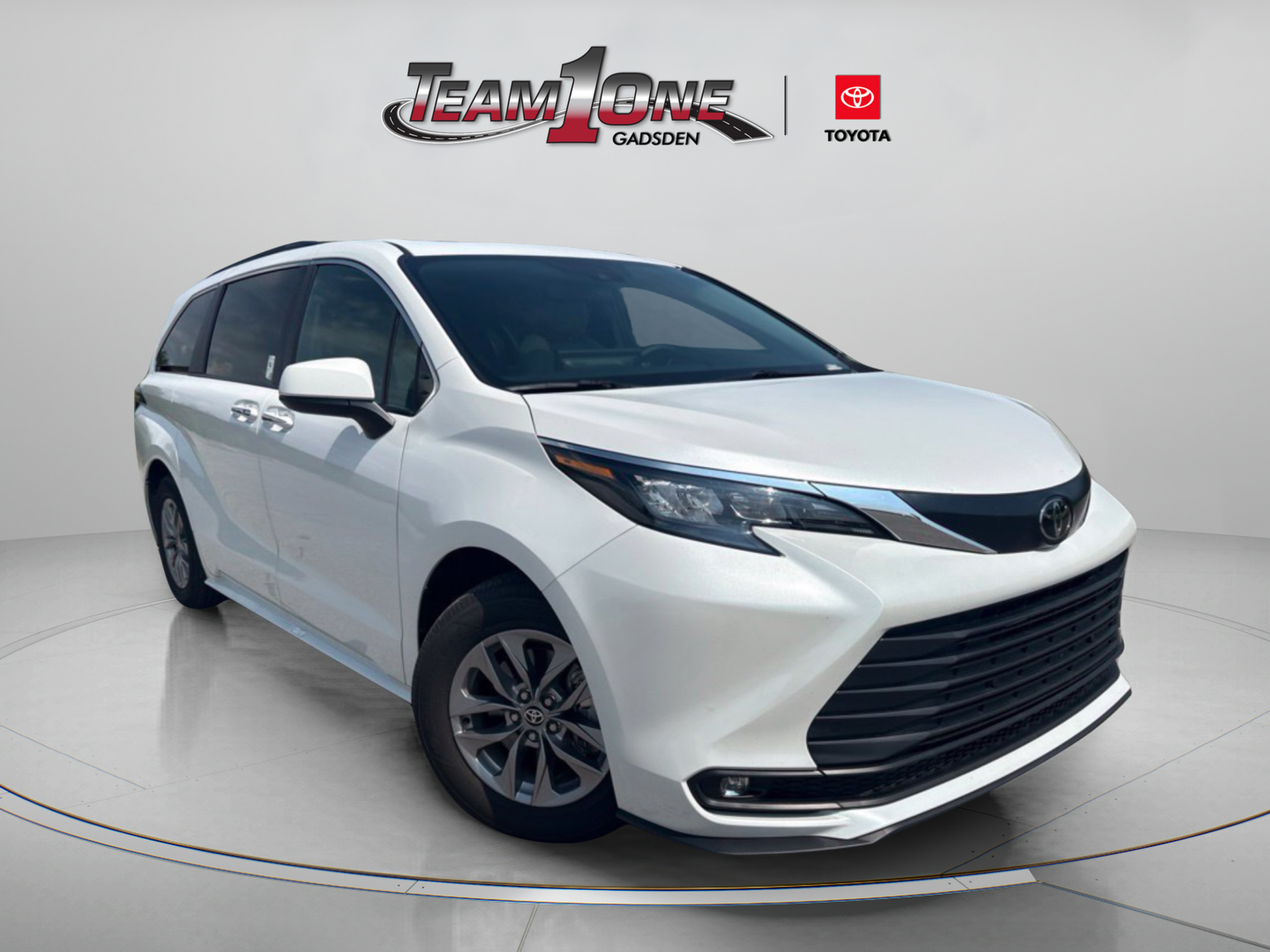 Certified 2026 Toyota Sienna XLE FWD image 1