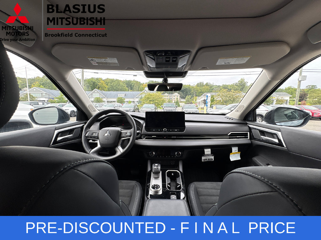 Used 2025 Mitsubishi Outlander AWD image 29