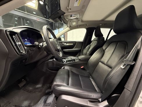 Used 2024 Volvo XC40 B5 Ultimate w/ Protection Package Premier image 20