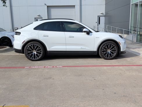 Used 2024 Porsche Macan 4 Electric AWD/4WD image 11