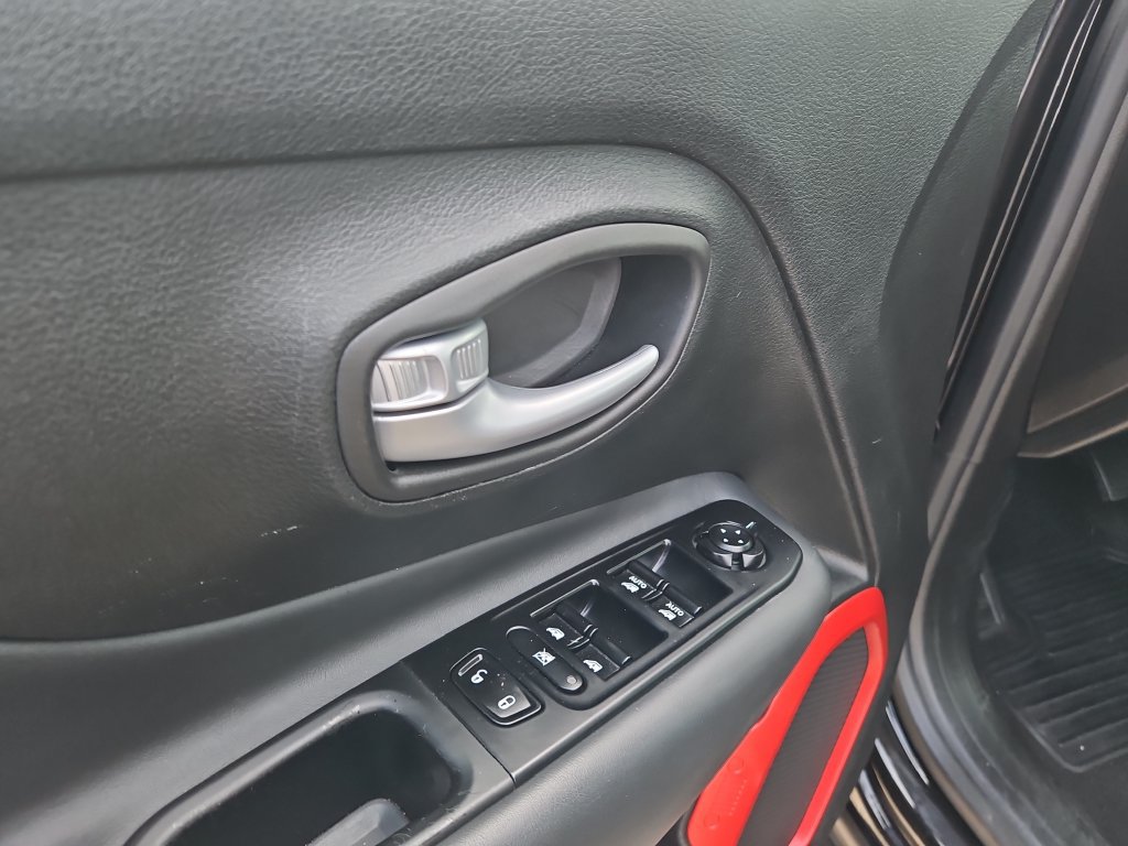 Used 2023 Jeep Renegade Trailhawk AWD/4WD image 20