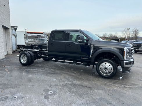 New 2026 Ford F550 4x4 Crew Cab image 13