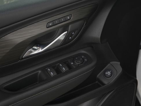 Used 2024 GMC Terrain SLT w/ Elevation Edition image 21