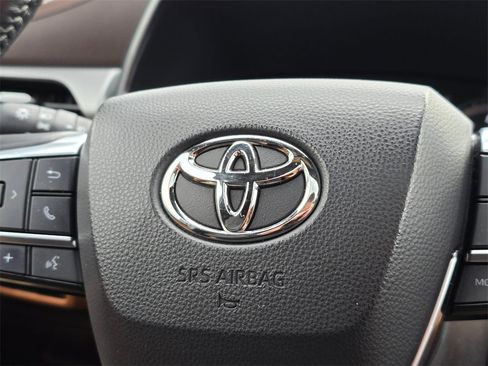 Used 2020 Toyota Highlander Platinum image 32