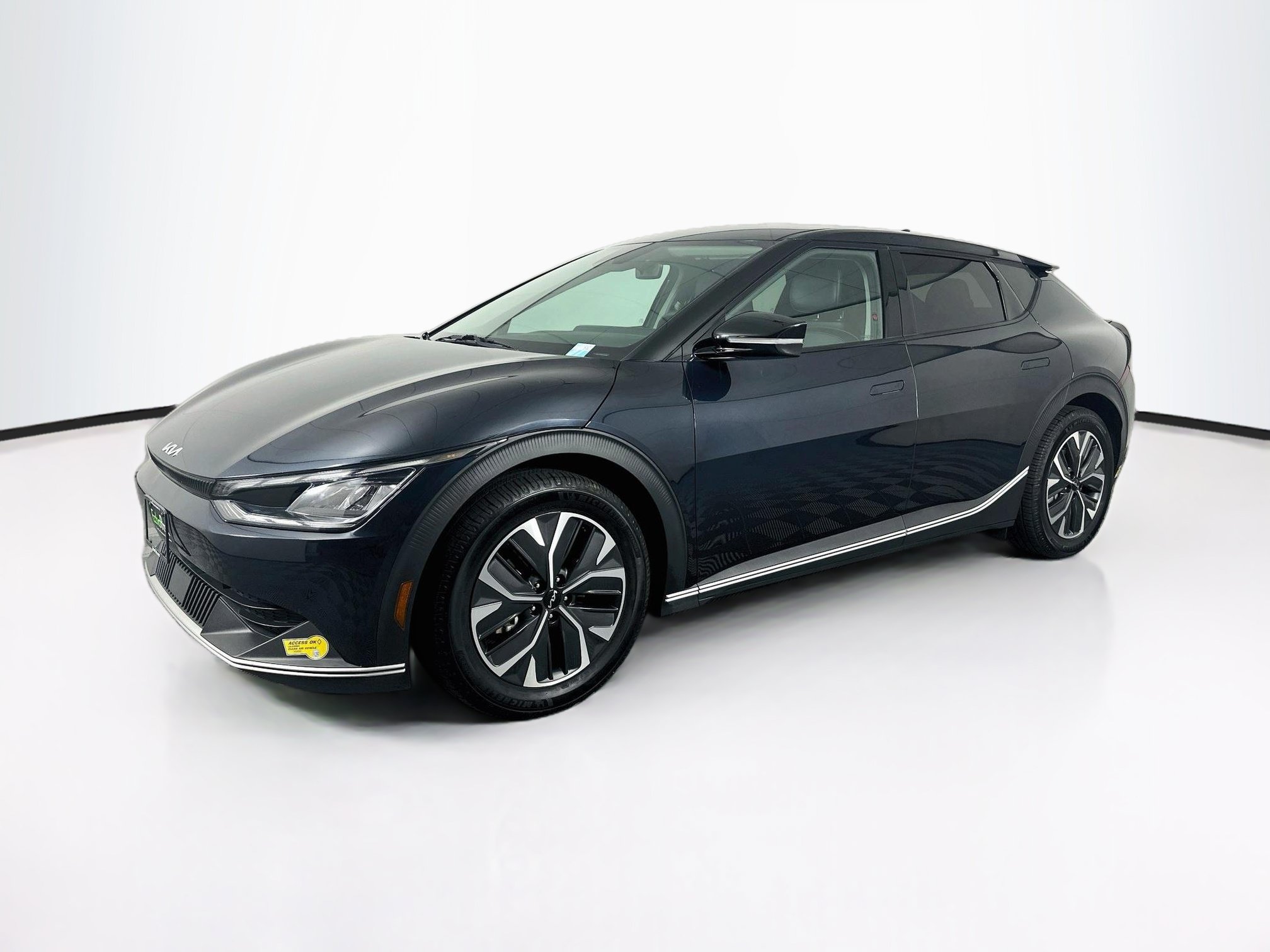 Used 2022 Kia EV6 Light RWD image 3