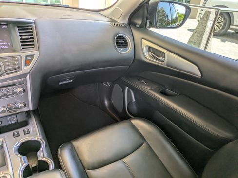 Used 2019 Nissan Pathfinder SL w/ SL Premium Package AWD/4WD image 17