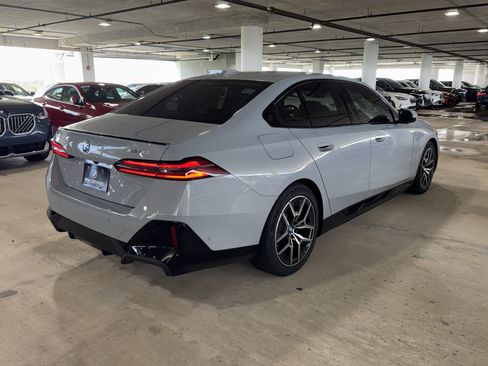 Used 2025 BMW i5 xDrive40 w/ M Sport Package AWD/4WD image 8