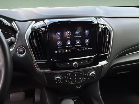 Used 2023 Chevrolet Traverse LT FWD image 23