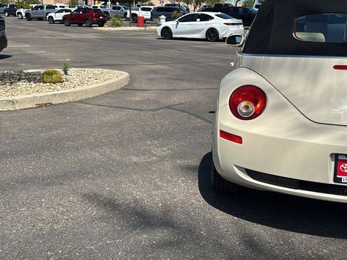 Used 2006 Volkswagen Beetle Convertible w/ Package 1 FWD image 8