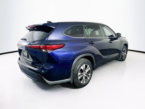 Used 2023 Toyota Highlander XLE FWD image 9