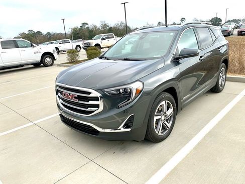 Used 2021 GMC Terrain SLT w/ Infotainment Package II image 2