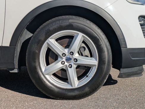 Used 2018 Ford Explorer XLT w/ Equipment Group 202A image 11