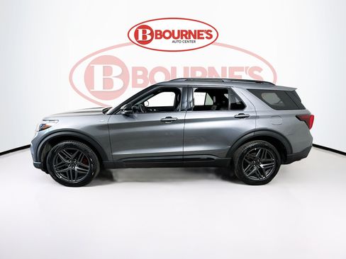 Used 2025 Ford Explorer ST-Line w/ ST-Line Street Pack AWD/4WD image 8