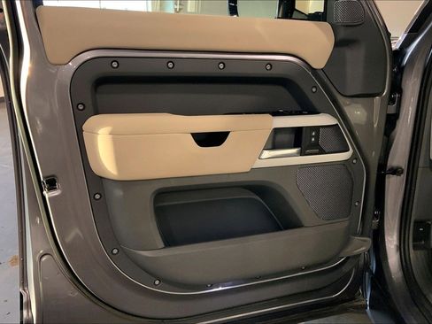 Used 2023 Land Rover Defender 110 X-Dynamic SE image 21