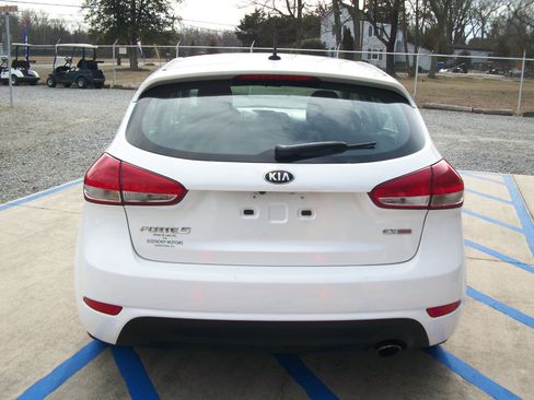 Used 2016 Kia Forte EX image 19